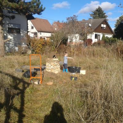 Mindestens eines meiner Kinder wird unsere Lehmbaustelle lieben (aber wahrscheinlich alle)