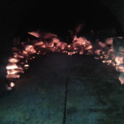 glühende Kohlen im Dunkeln